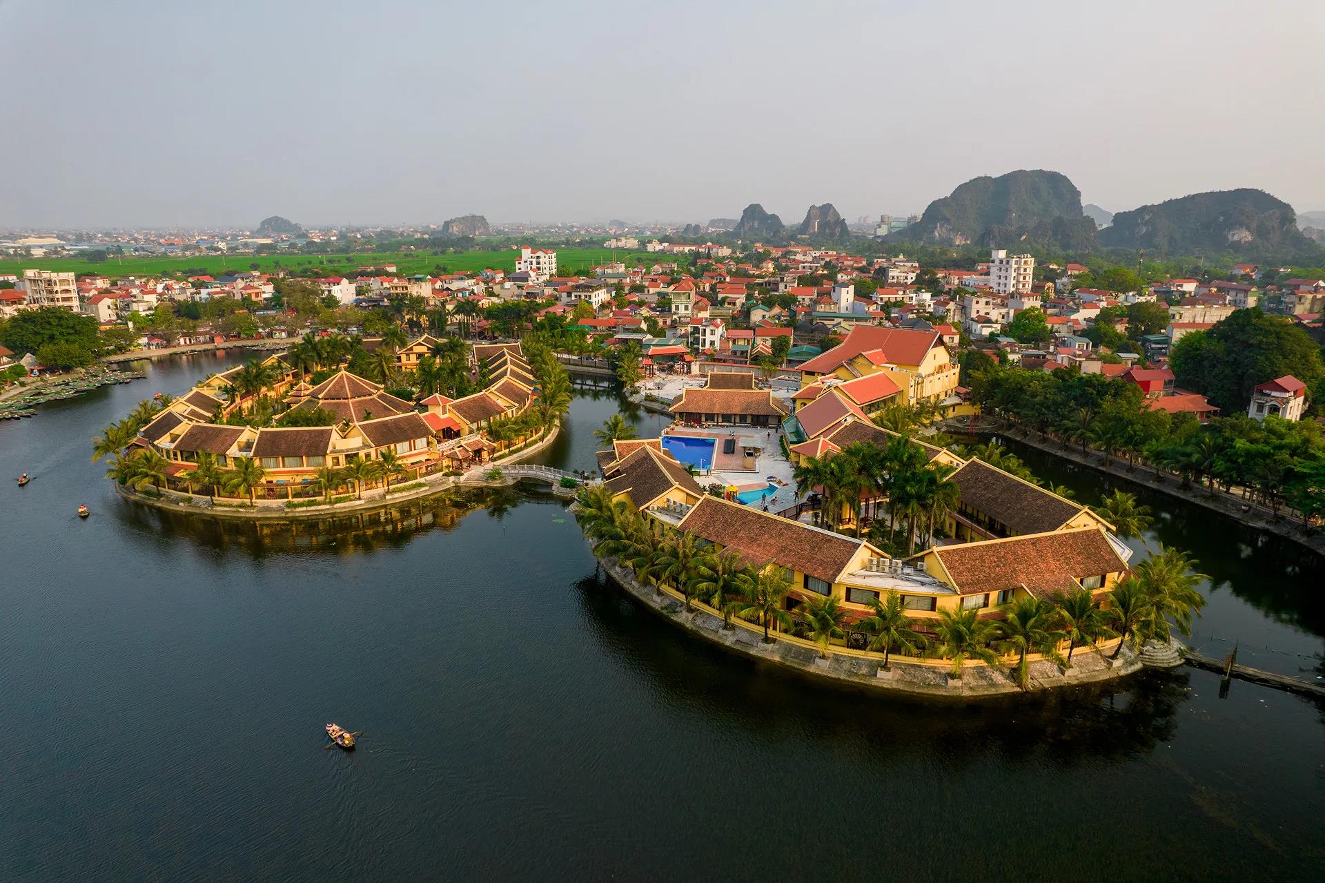 Emeralda Resort Tam Coc