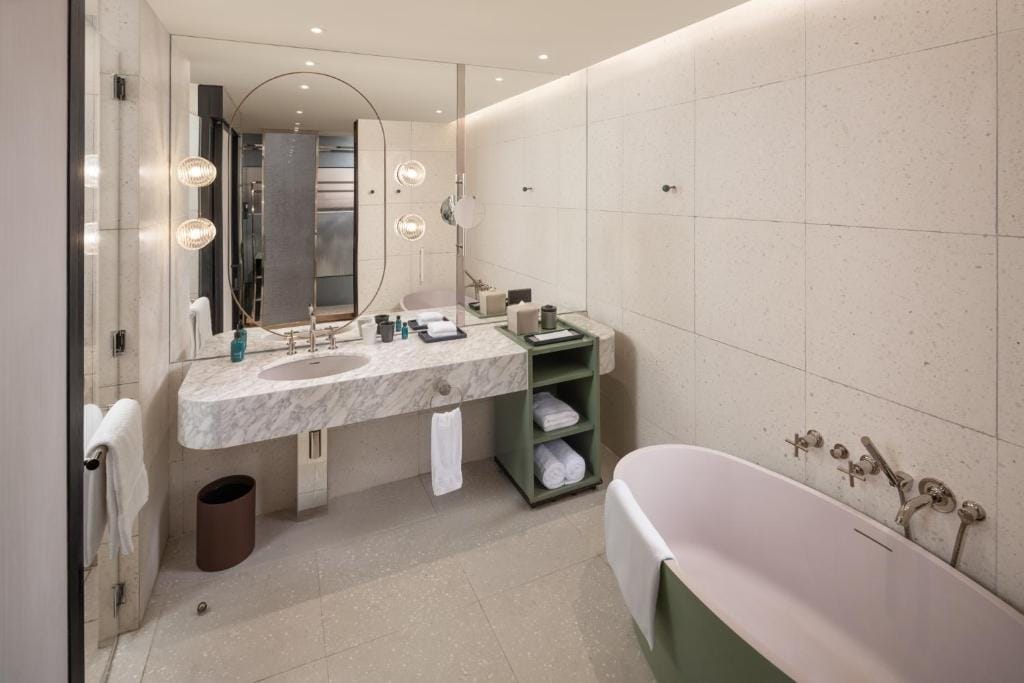 Superior Big King Ocean 1 bathroom