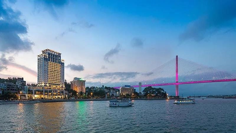 Luxury hotel in Ha Long Bay