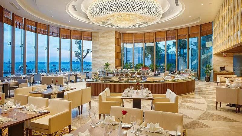 Luxury hotel in Ha Long Bay