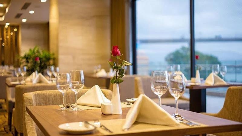 Luxury hotel in Ha Long Bay