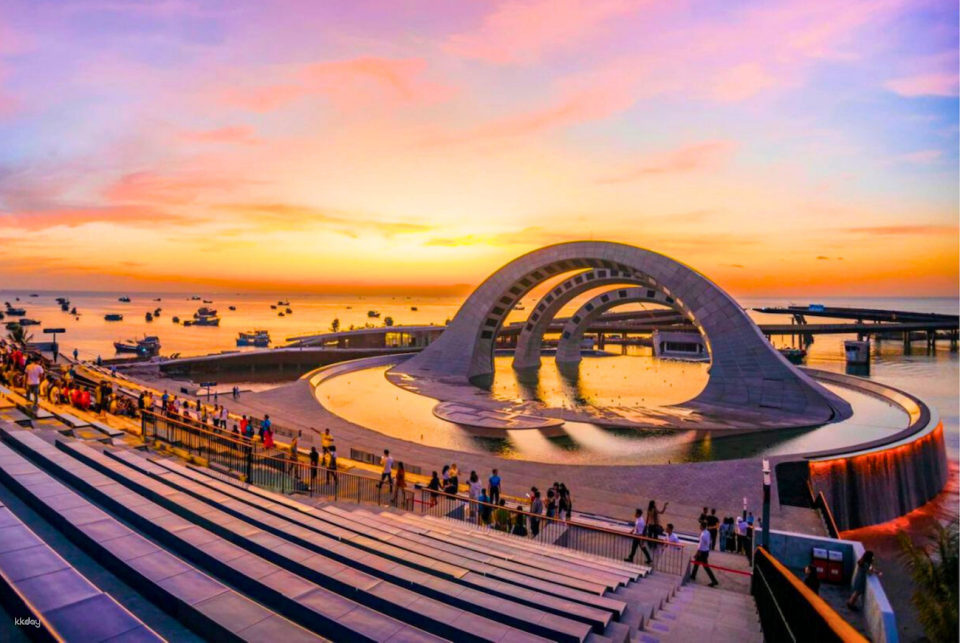 Sunset Town Phu Quoc Show